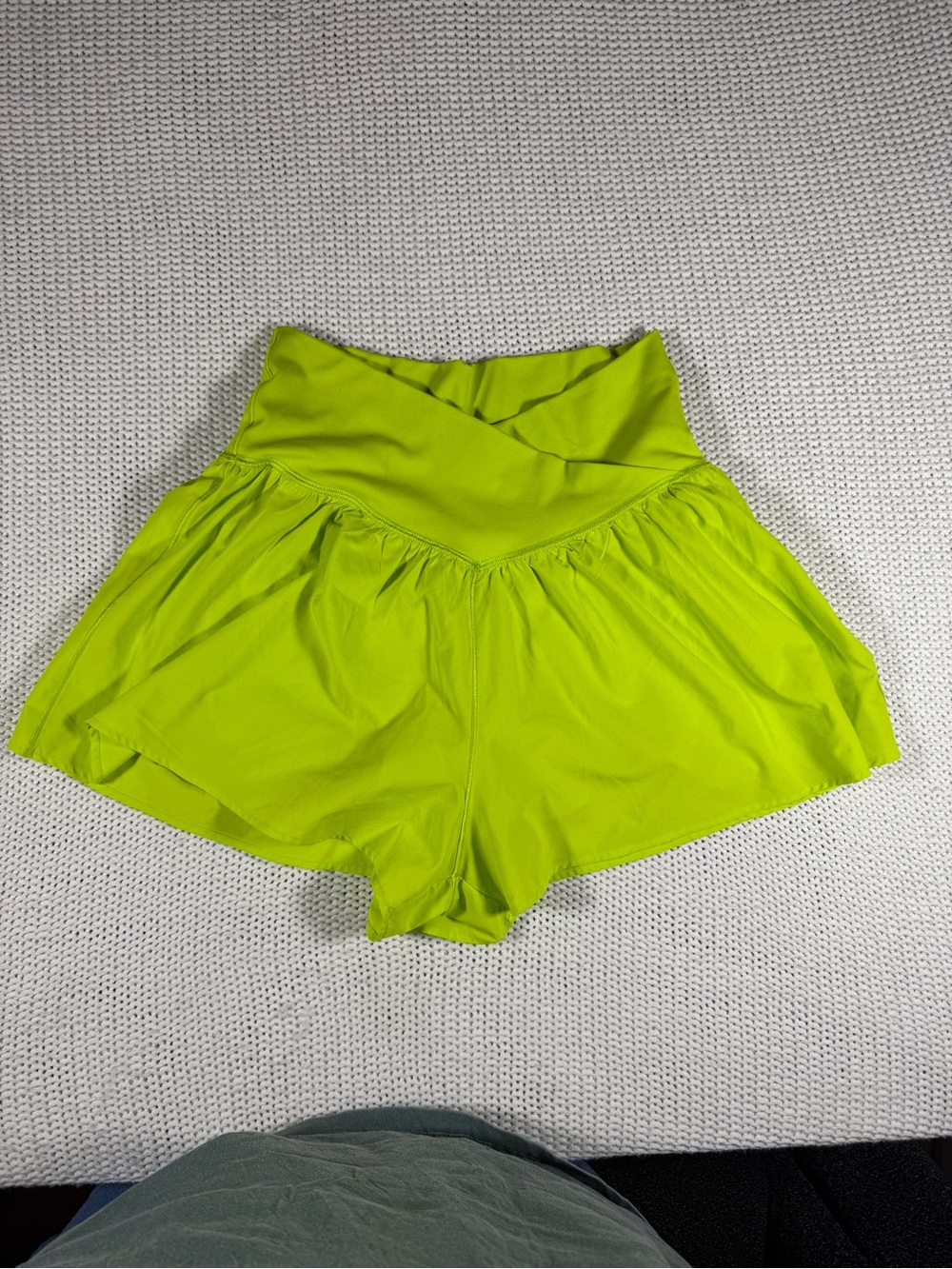 Aerie OFFLINE Real Me Crossover Flowy Shorts – Neon Lime Green – M